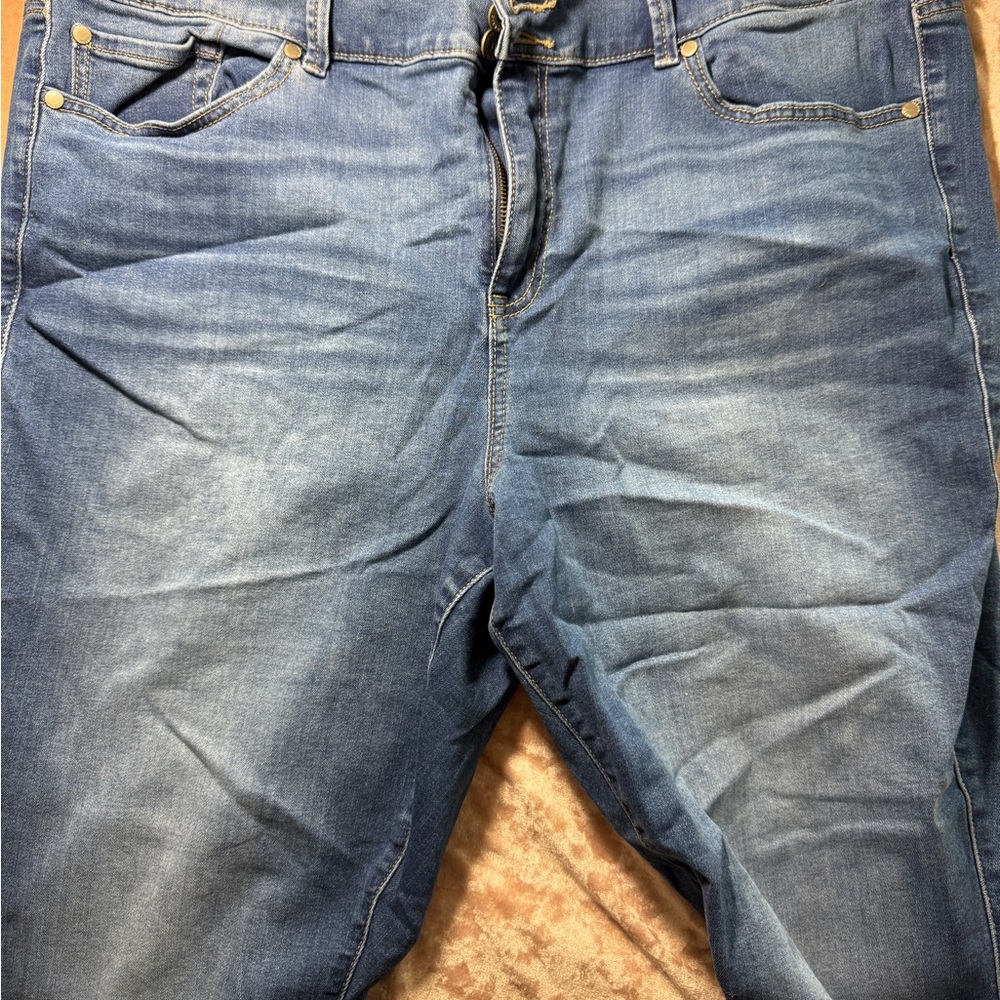 torrid boyfriend crop jeggings  Medium Wash Blue